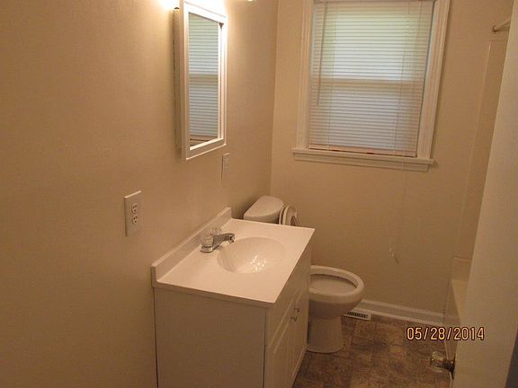 4th image of 1140 Vivian Ave NW