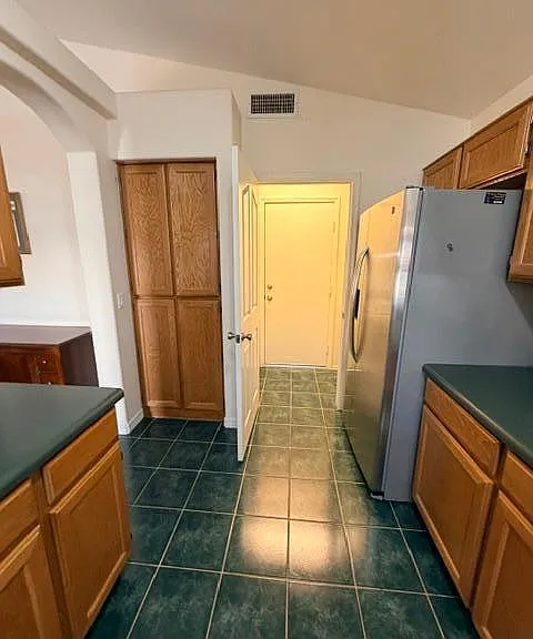2560 S Vineyard — Photo 16