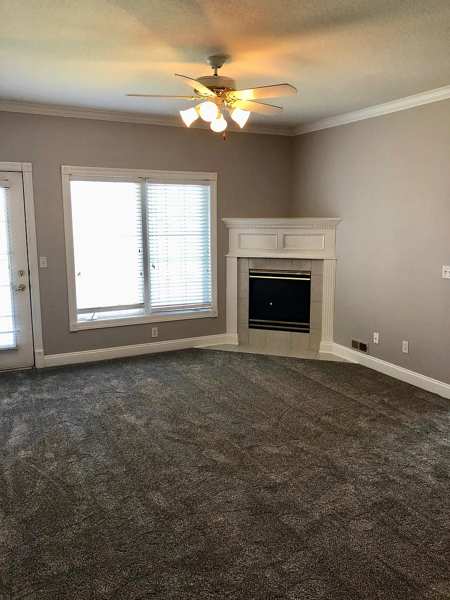 Building Photo - 1345 SE Florence Dr #409
