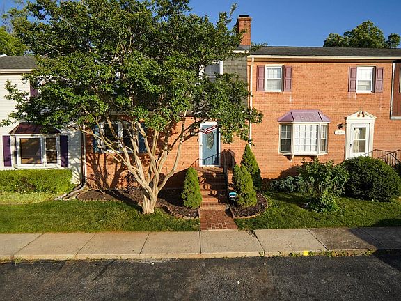 2nd image of 1424 Ashbourne Dr