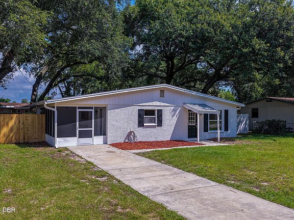 2nd image of 1220 Leon Ln