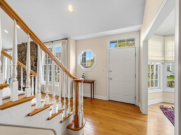 4th image of 520 Andover Ct