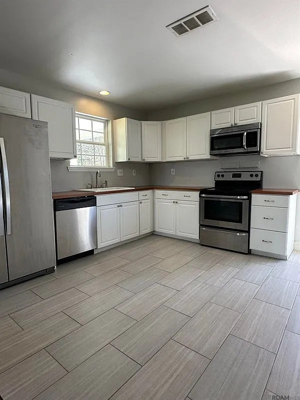 Building Photo - 376 Croydon Ave #A