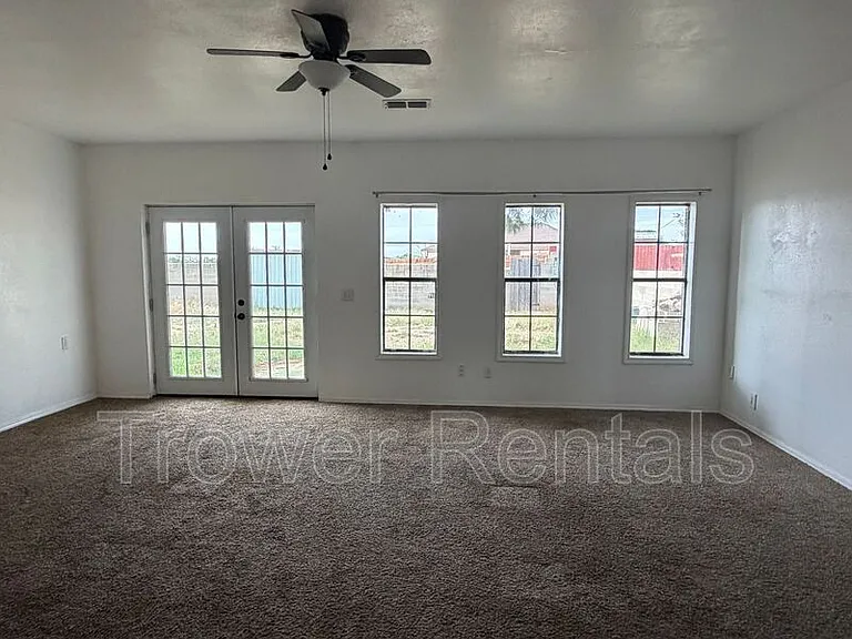 406 San Jacinto St — Photo 22