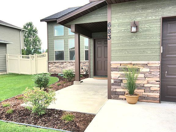 3rd image of 683 Mountain View Dr