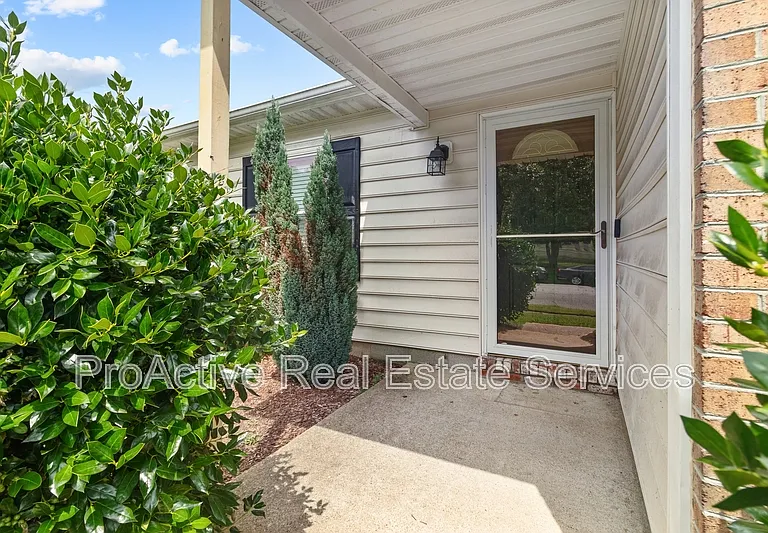 3409 Woodbaugh Dr — Photo 2