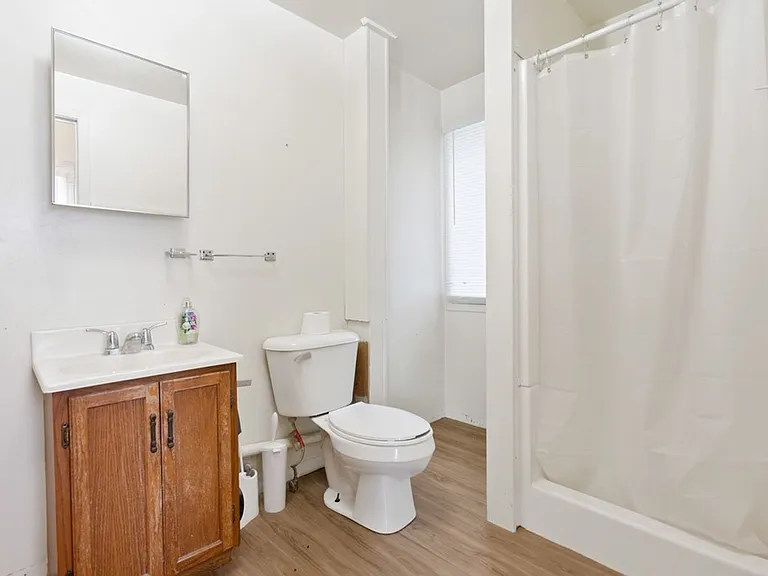 2110 College St - Cedar Falls — Photo 13