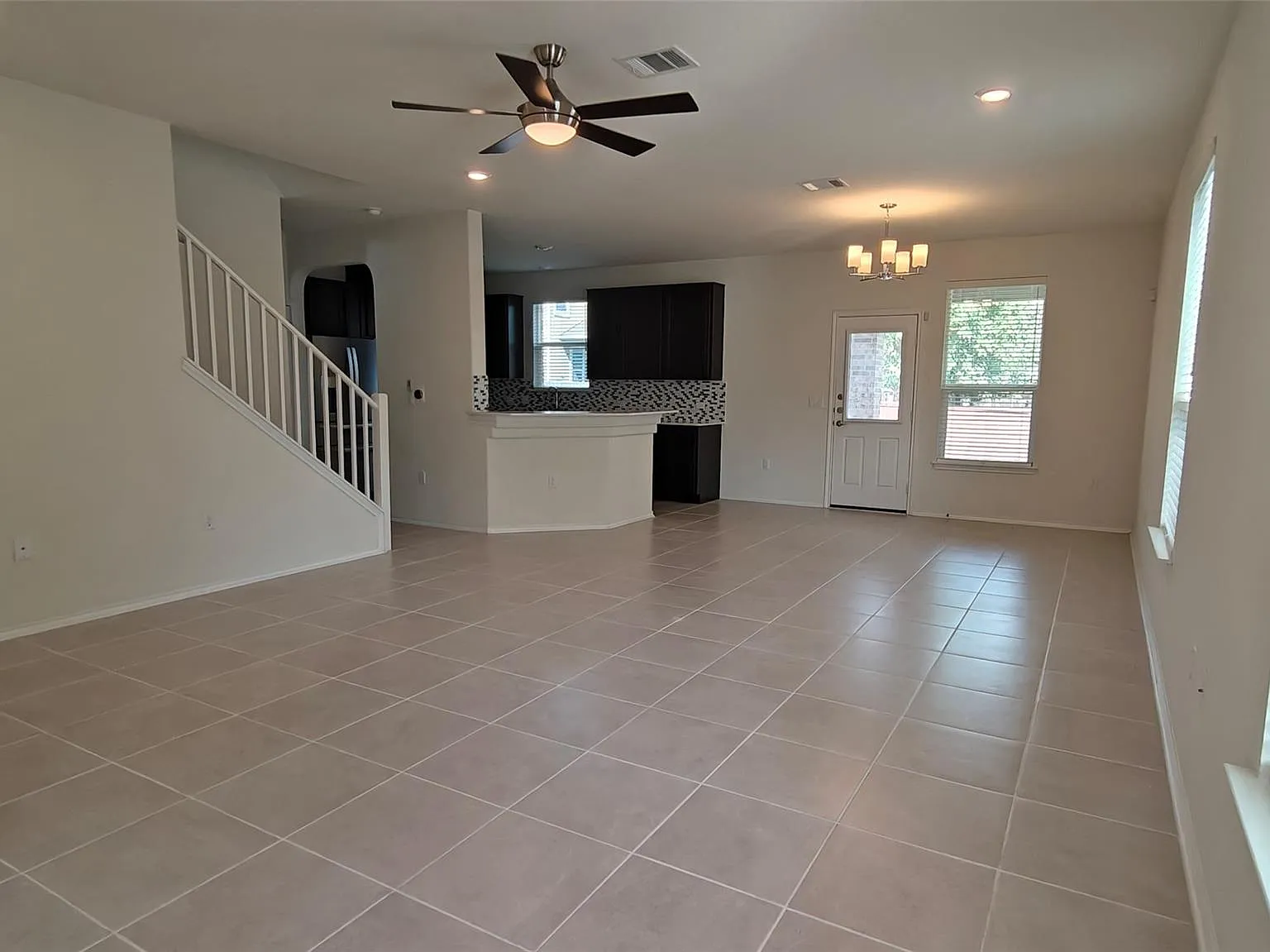 3 bed, 2.5 bath, 2068 sqft, $2,500 — Photo 2