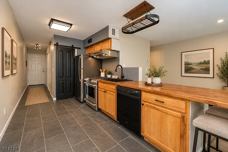 1 bed, 1.0 bath, $1,875 — Photo 3