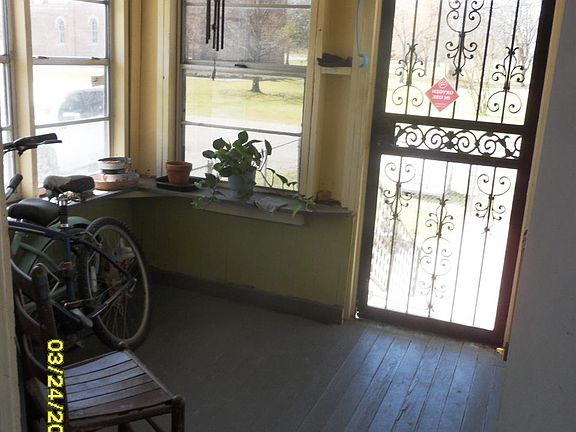 5th image of 312 Dillard St