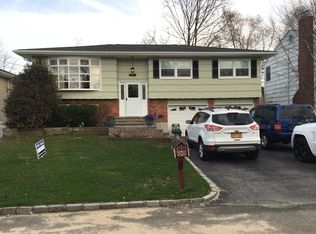 27 Sherman St, Huntington, NY 11743