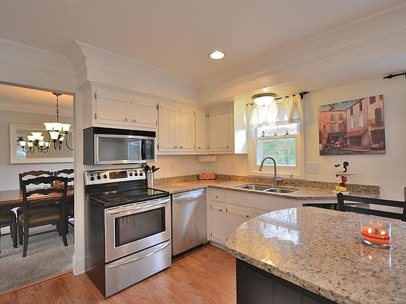 4th image of W239N5353 Northview Ct
