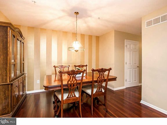 5th image of 103 Black Walnut Dr