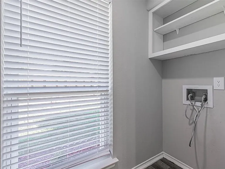 2801 Cambridgeshire Dr — Photo 12
