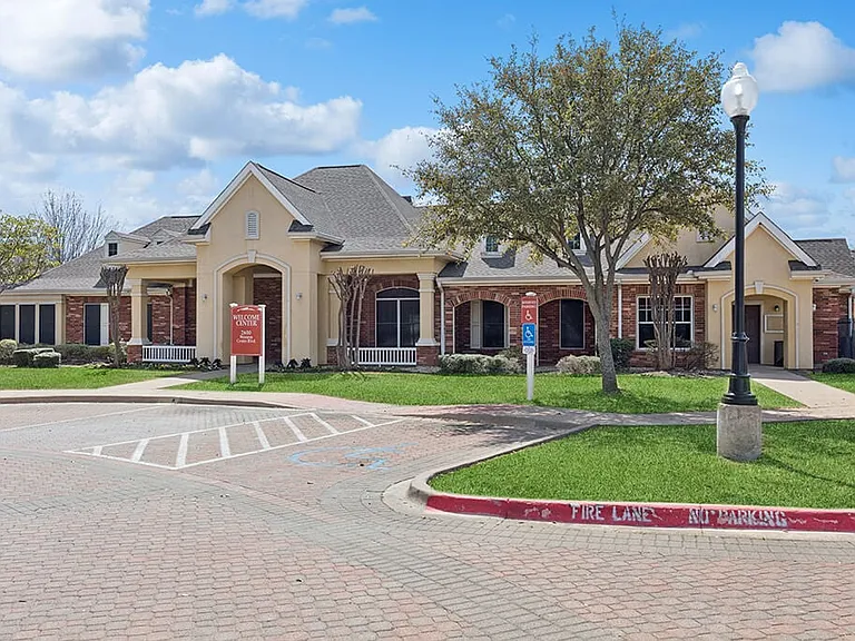 Ironwood Crossing Apartments & Townhomes — Photo 13