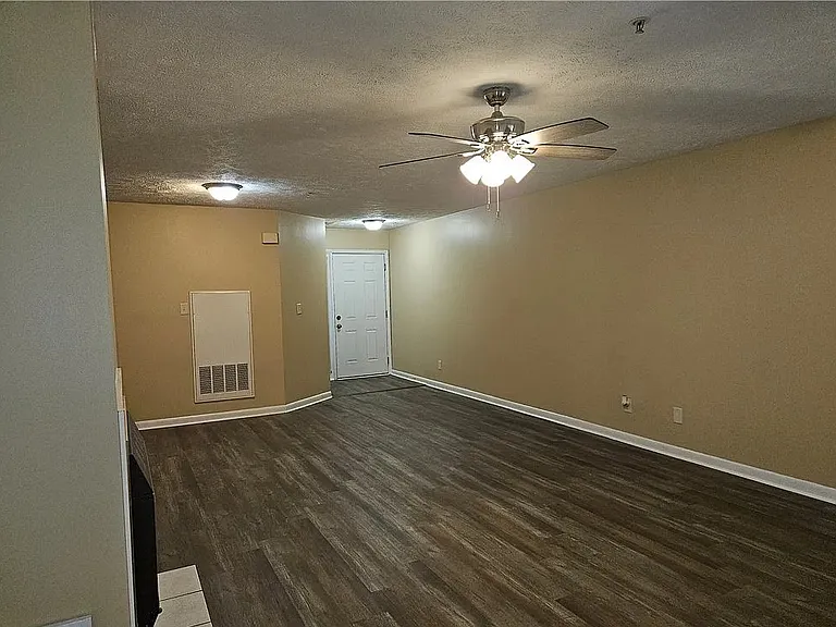 3375 Galleria Dr — Photo 11