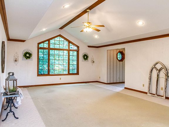 4th image of 1301 Holly Hill Dr