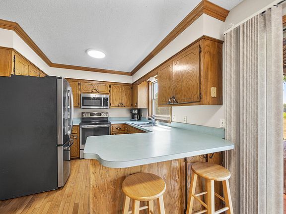 4th image of 409 127th St NE