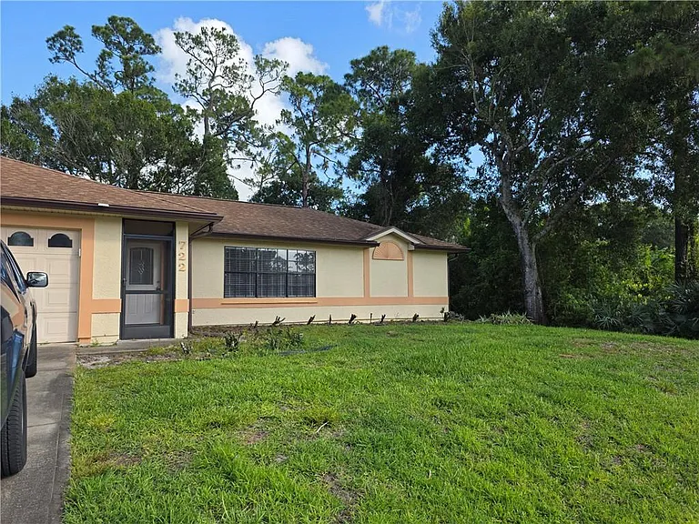 722 Carnival Ter — Photo 2
