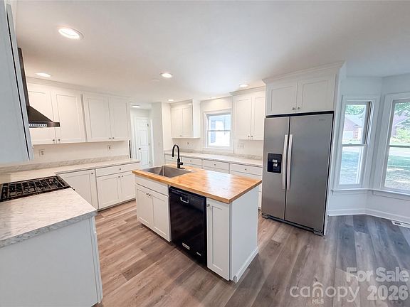 2nd image of 103 Hampshire Ct