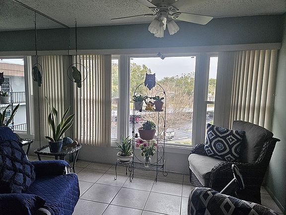 5th image of 333 Lake Howard Dr
