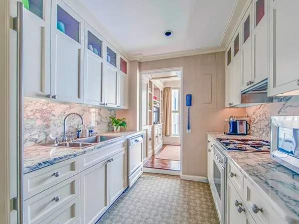 3 East 71st Street image 22 of 26