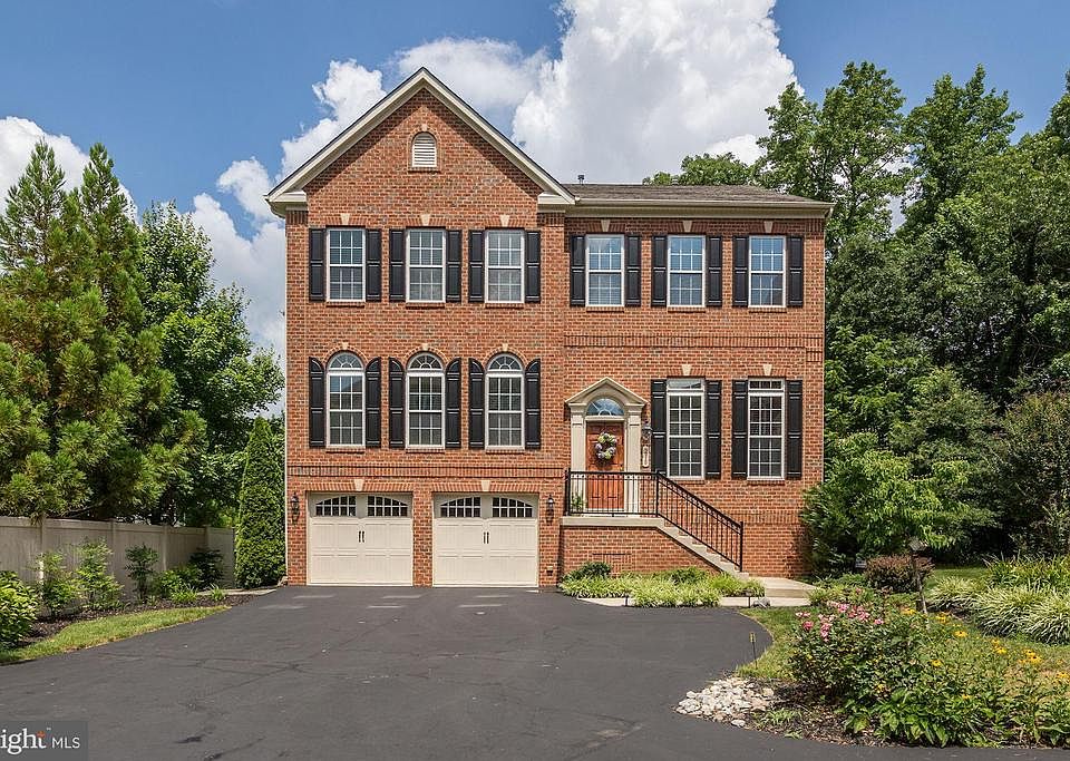 1st image of 218 Bowen Ct