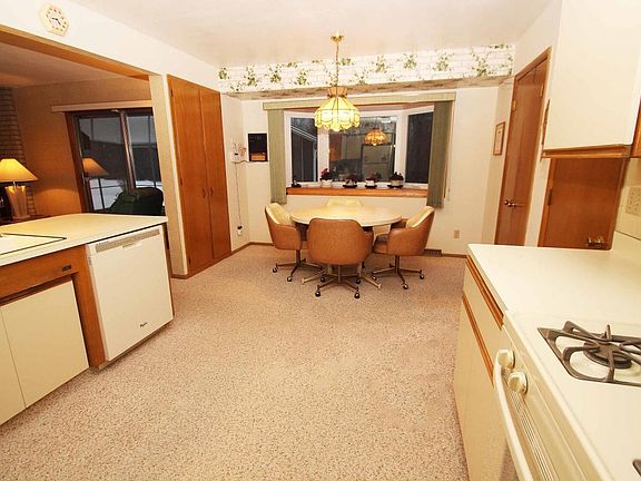 5th image of 7046 N Park Manor Dr
