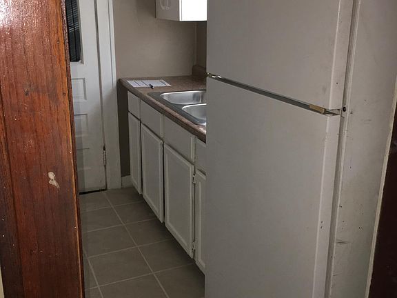 3rd image of 3933 Olive St