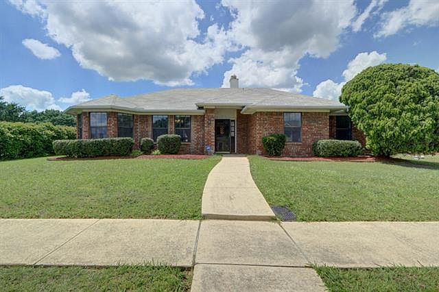 1st image of 814 Ramblewood Dr