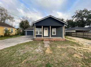 5242 34th St, Groves, TX 77619