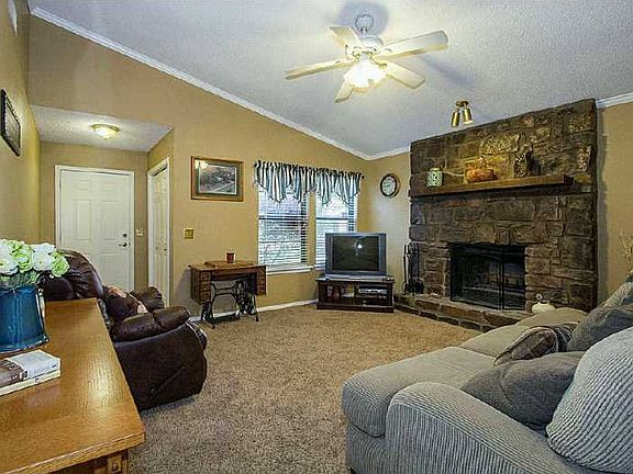 3rd image of 2606 E Princeton Ct