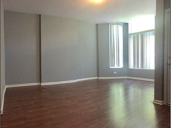 4th image of 4729 S Langley Ave #3