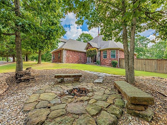 2nd image of 2 Bytham Cir