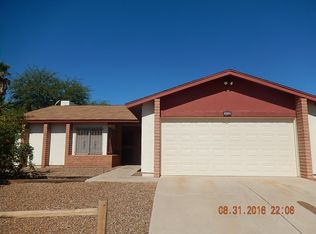 8281 N Suwannee Dr, Tucson, AZ 85741