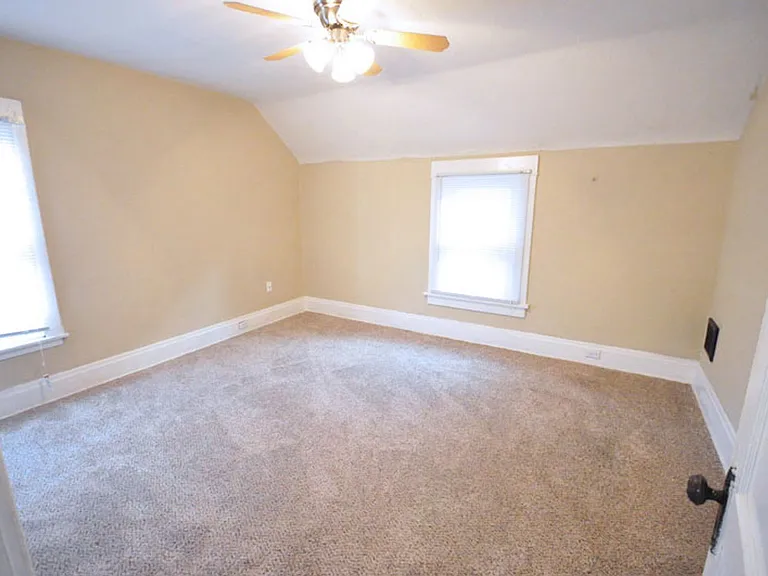 1504 Hamlet St — Photo 8