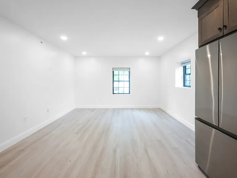126 Adelaide Ave #103 — Photo 6