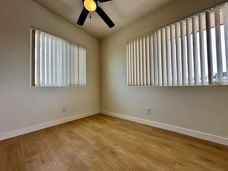 Elaine Joan Apartments — Photo 3