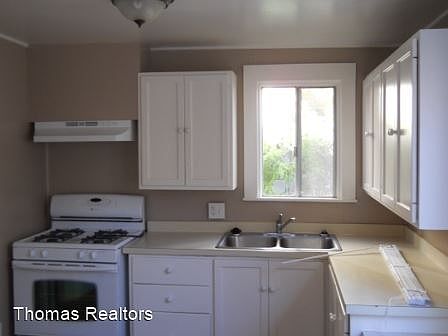 2nd image of 4049 Brant St