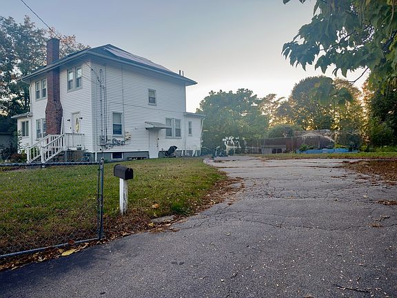 2nd image of 8 Mason St