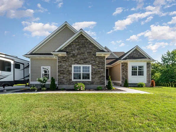 2303 Delta Rd, Bay City, MI 48706