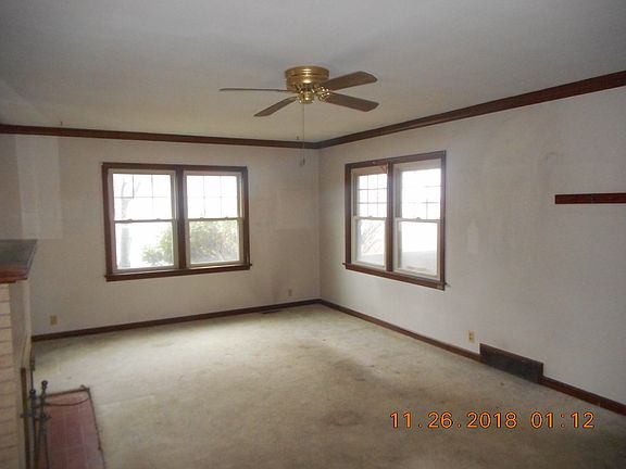 5th image of 220 E Washington St