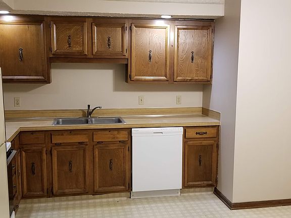 3rd image of 5603 S 38th St