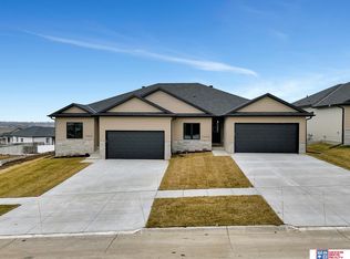 10608 Majestic Ln, Lincoln, NE 68527