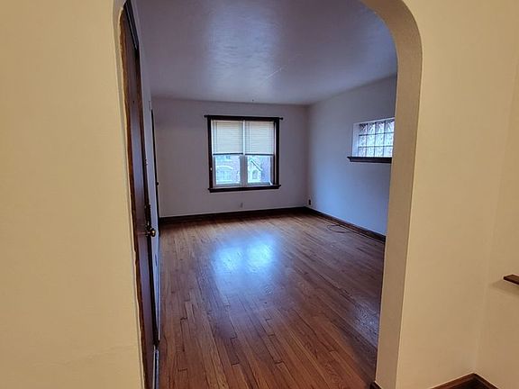 4th image of 6643-6645 Devonshire Ave #2W