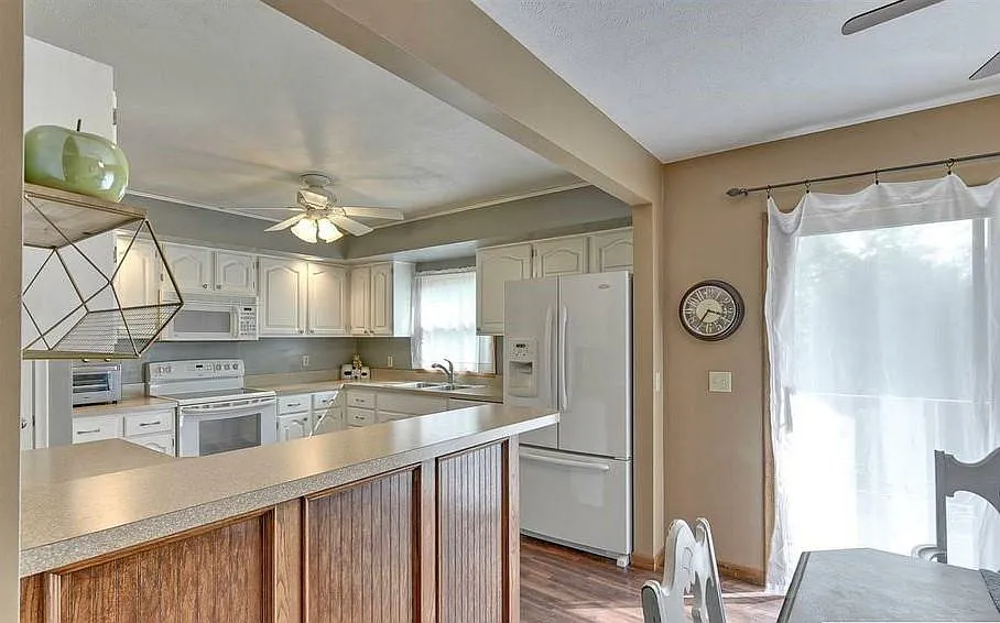 3 bed, 1574 sqft, $2,400 — Photo 3