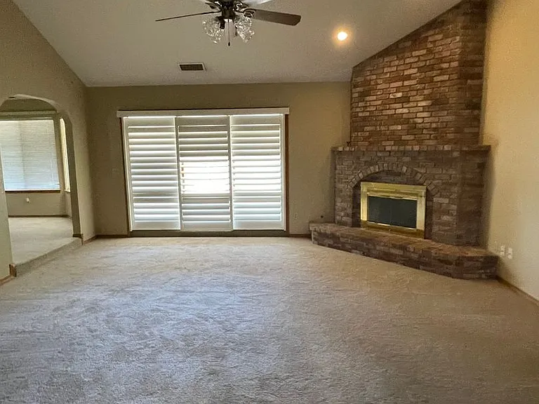 605 E Babcock Ave — Photo 3