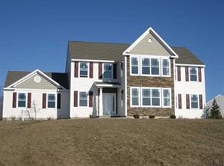 25 Edinburgh Dr, East Schodack, NY 12063