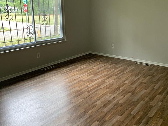 5th image of 601 W Alma Ave