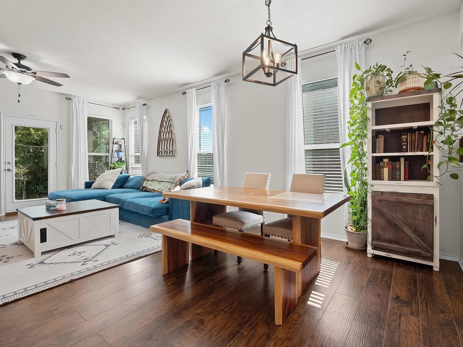 4 bed, 2.0 bath, 1713 sqft, $2,300 — Photo 3